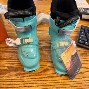 Brand new kids Ski boots